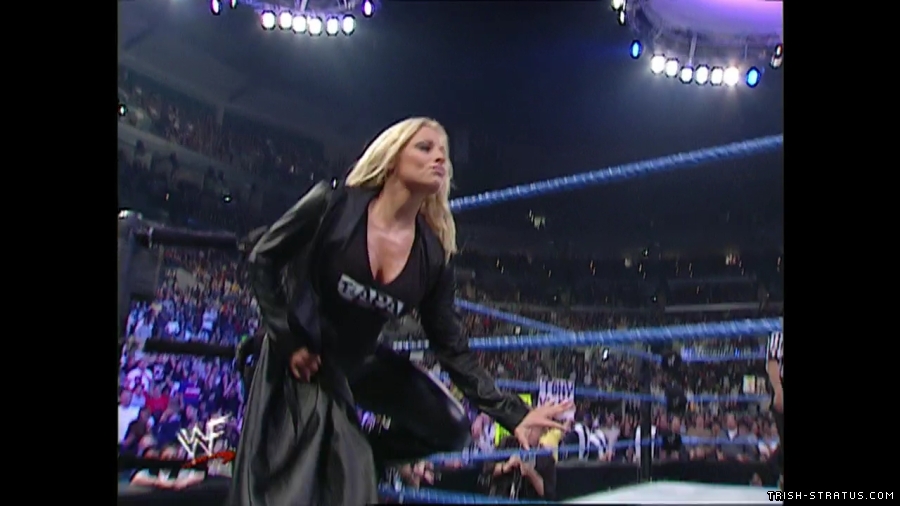 WWE_Smackdown_11_23_00_Molly_vs_Trish_mp41790.jpg