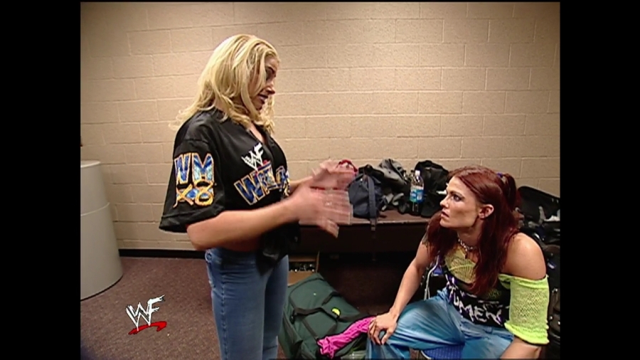 WWE_Smackdown_03_14_02_Lita_Trish_Backstage_Fight_Segment_mp42070.jpg