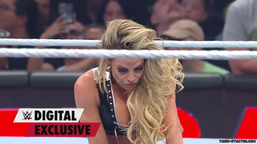 Trish_Stratus_receives_emotional_ovation_WWE_Payback_2023_exclusive_014.jpg