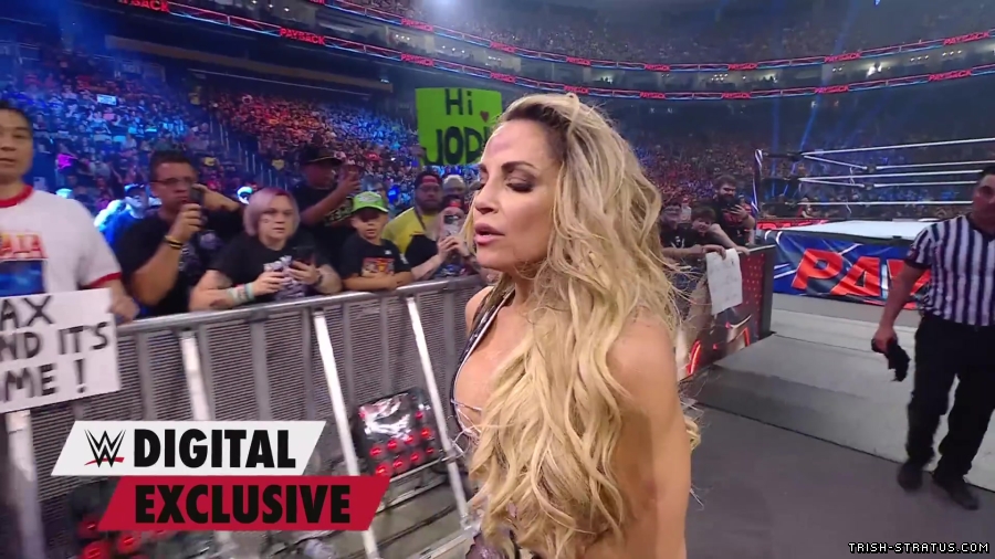 Trish_Stratus_receives_emotional_ovation_WWE_Payback_2023_exclusive_072.jpg