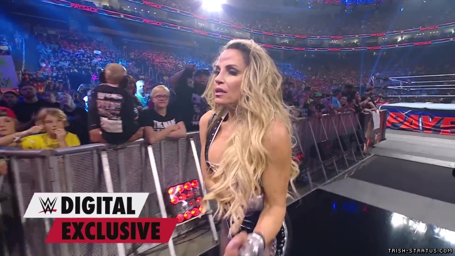 Trish_Stratus_receives_emotional_ovation_WWE_Payback_2023_exclusive_075.jpg