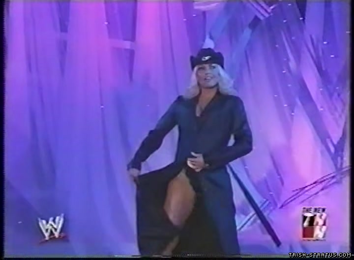 2002-06-29b_-_WWE_Divas_Undressed_2105.jpg