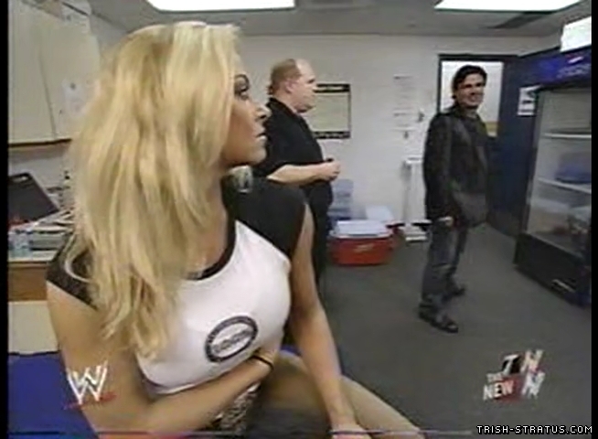 2003-04-27_-_WWE_Sunday_Night_Heat_mp4_000513688.jpg