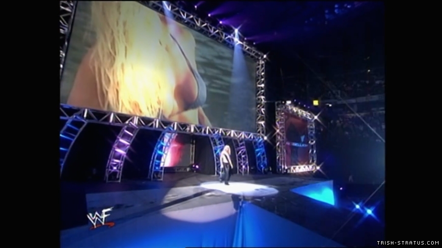 WWE_Rebellion_UK_2001_Lita_Torrie_vs_Molly_Stacy_mp4_000007056.jpg