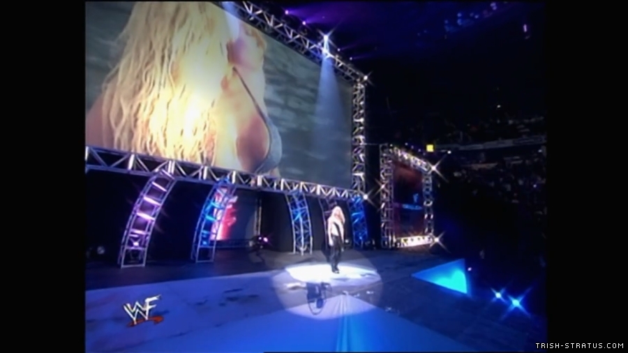 WWE_Rebellion_UK_2001_Lita_Torrie_vs_Molly_Stacy_mp4_000007589.jpg