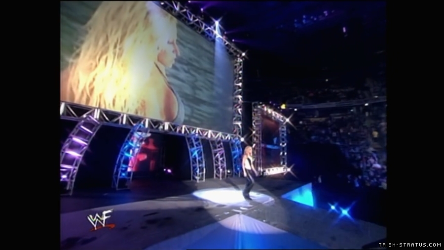 WWE_Rebellion_UK_2001_Lita_Torrie_vs_Molly_Stacy_mp4_000008122.jpg