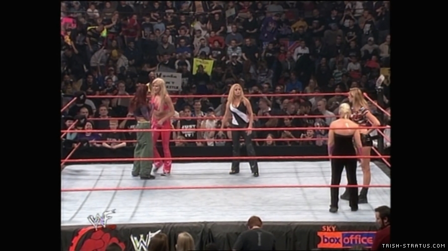 WWE_Rebellion_UK_2001_Lita_Torrie_vs_Molly_Stacy_mp4_000186956.jpg