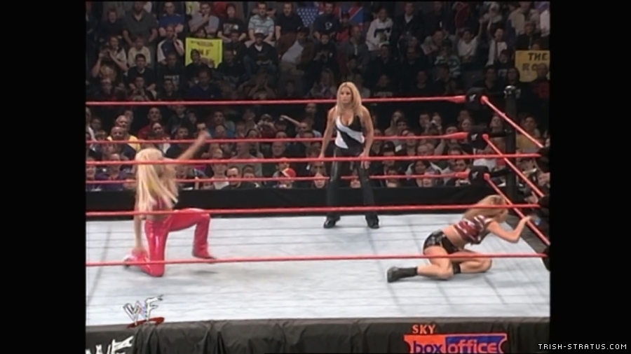 WWE_Rebellion_UK_2001_Lita_Torrie_vs_Molly_Stacy_mp4_000216322.jpg