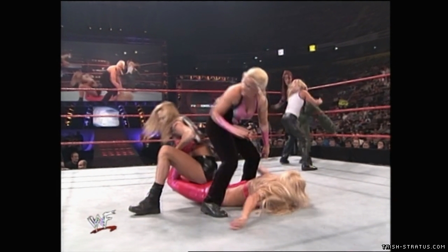 WWE_Rebellion_UK_2001_Lita_Torrie_vs_Molly_Stacy_mp4_000357189.jpg